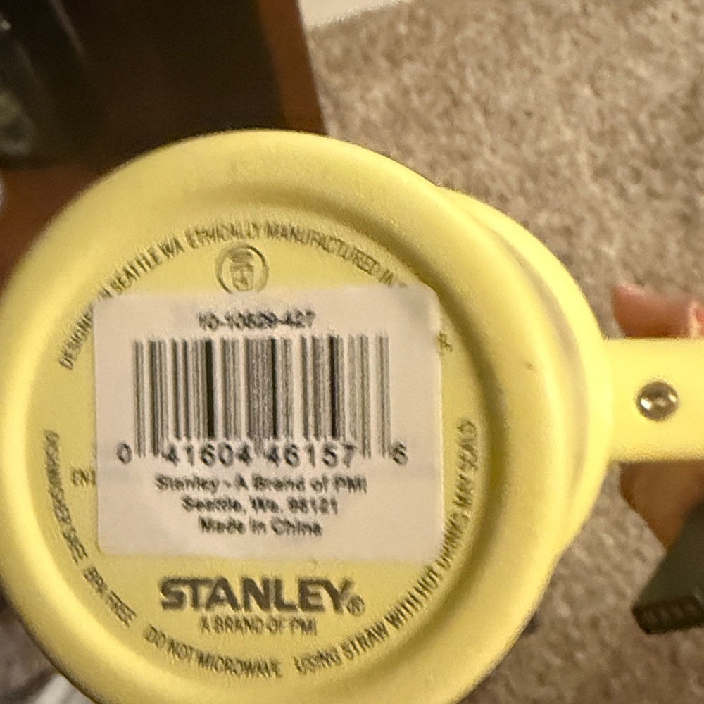 HTF Stanley Quencher H2.0 30 oz Tumbler in Bright Yellow (lemonade) - Picture 5 of 6